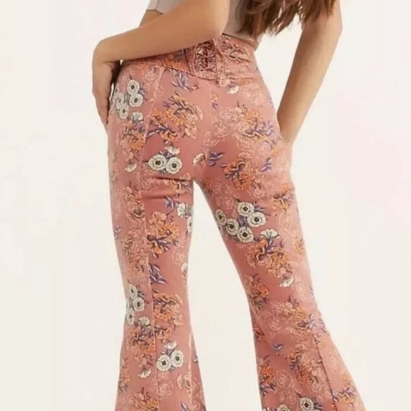 We The Free People CRVY Ma Cherie Floral Flared Jeans 29 OB1067785 Boho Floral - Picture 5 of 13